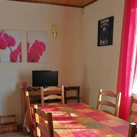 Petite Maison Dans Village * Ecuras